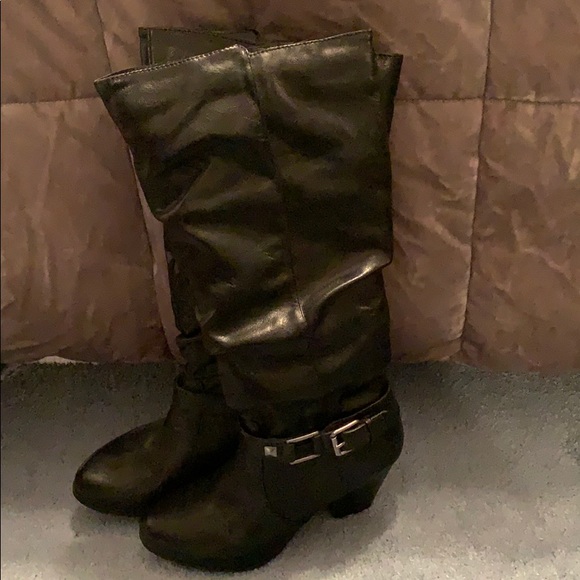 Shoes - Black heeled leather boots